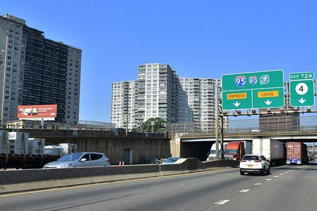 Photo of a billboard in Fort Lee