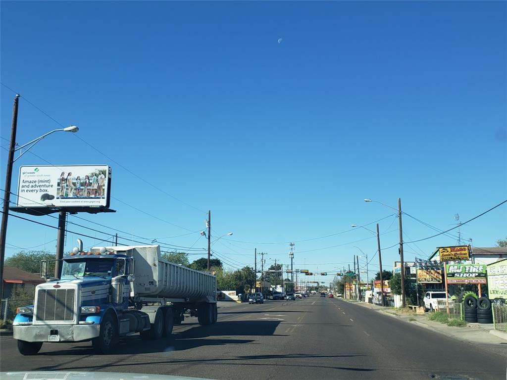 Photo of a billboard in Laredo