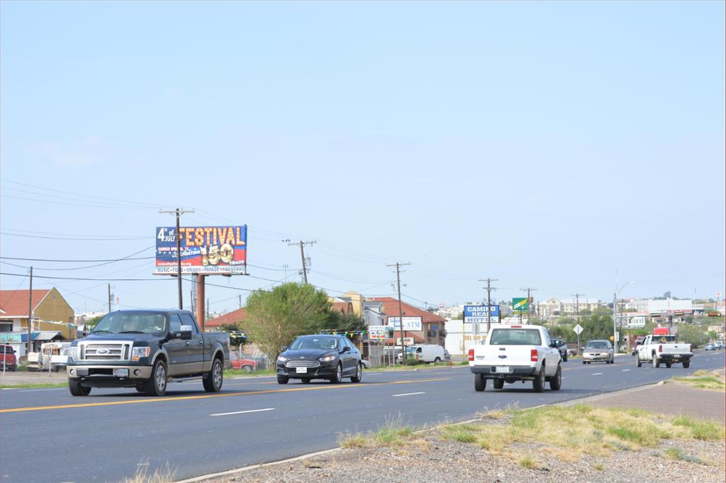 Photo of a billboard in Carrizo Springs