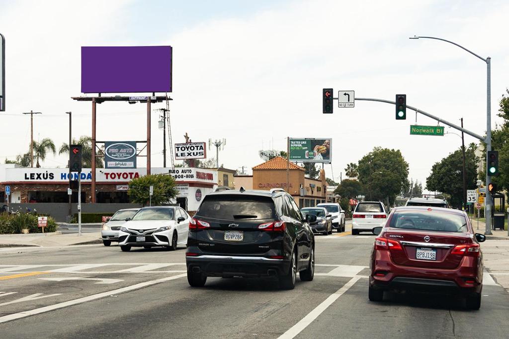 Photo of a billboard in Los Nietos