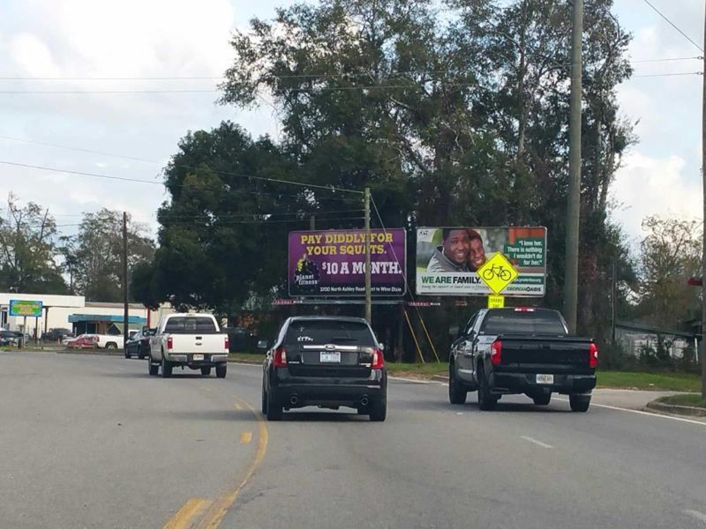 Photo of a billboard in Lacarne