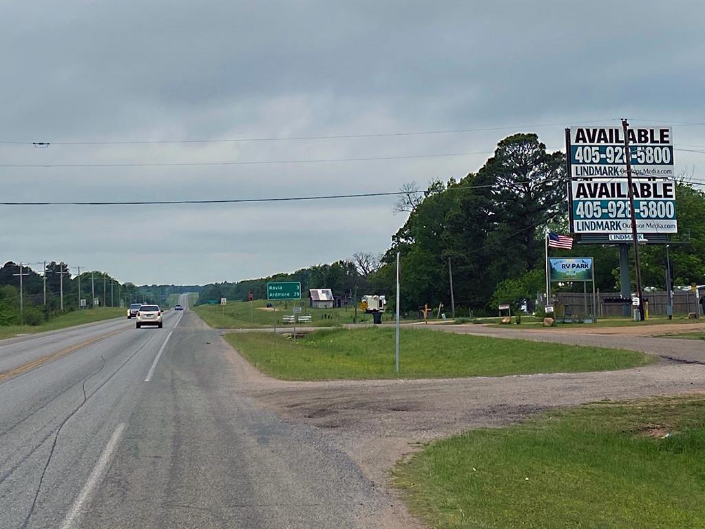 Photo of a billboard in Ravia