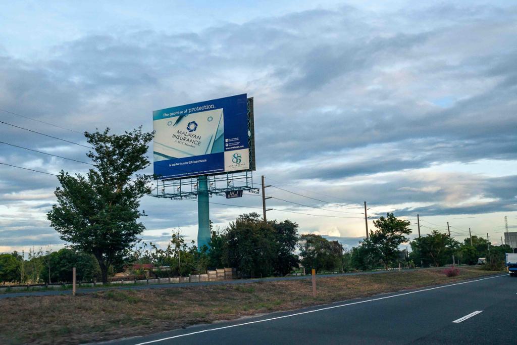 Photo of a billboard in Tan Uyen